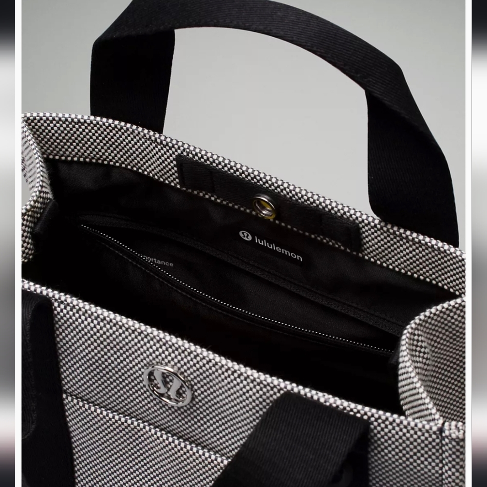 NEW w/ tag Lululemon Two Tone Canvas Tote Bag 4.5L Anchor / Light Ivory / Black - Picture 10 of 13